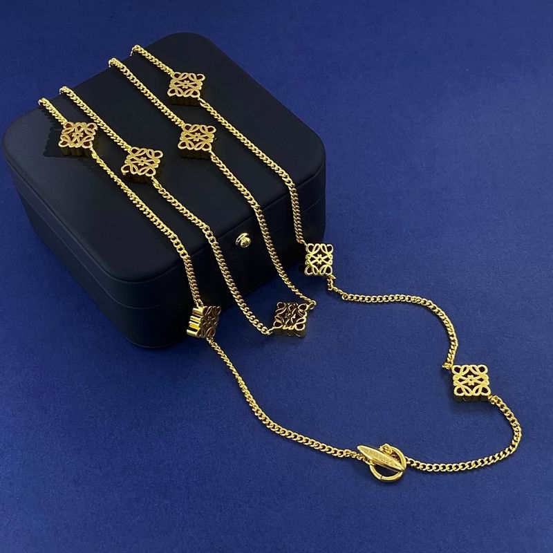 Loewe necklace 06lyx25 (2)